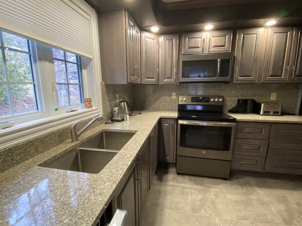 35 RATTLEY ROW, BRIGUS, Newfoundland, Canada A0A 1K0, ,1 BathroomBathrooms,Residential,Reduced,RATTLEY ROW,5678