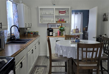 2-4 JORGENSEN'S ROAD, BURIN, Newfoundland, Canada A0E 1E0, ,1 BathroomBathrooms,Residential,Reduced,JORGENSEN'S ROAD,5692