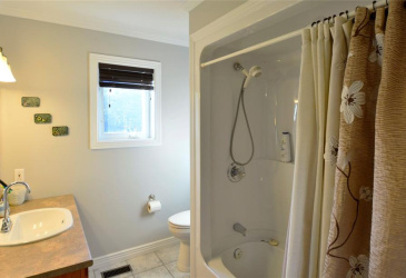 74 MAIN HIGHWAY, BLAKETOWN, Newfoundland, Canada A0B 1C0, ,2 BathroomsBathrooms,Residential,Reduced,MAIN HIGHWAY,5714