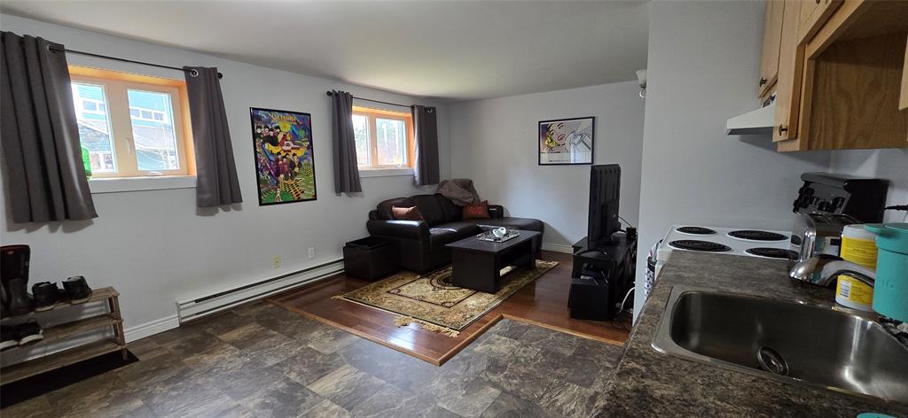10 BRAKES PLACE, MARYSTOWN, Newfoundland, Canada A0E 2M0, ,3 BathroomsBathrooms,Residential,Reduced,BRAKES PLACE,5749