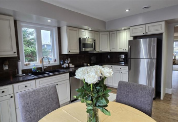 10 BRAKES PLACE, MARYSTOWN, Newfoundland, Canada A0E 2M0, ,3 BathroomsBathrooms,Residential,Reduced,BRAKES PLACE,5749