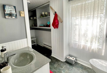35-37 GARRETTS ROAD, CLARENVILLE, Newfoundland, Canada A0C 2G0, ,2 BathroomsBathrooms,Residential,For Sale,GARRETTS ROAD,5787