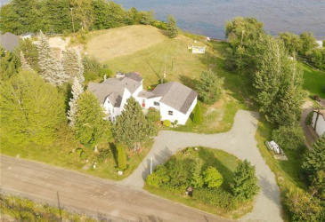 35-37 GARRETTS ROAD, CLARENVILLE, Newfoundland, Canada A0C 2G0, ,2 BathroomsBathrooms,Residential,For Sale,GARRETTS ROAD,5787