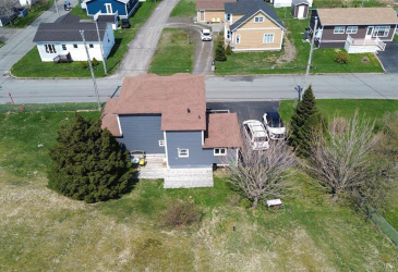 14 LOGWOOD DRIVE, FORTUNE, Newfoundland, Canada A)E 1P0, ,1 BathroomBathrooms,Residential,Reduced,LOGWOOD DRIVE,5819