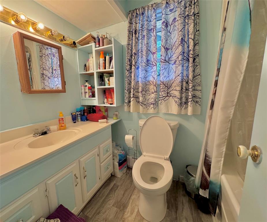 7 VARDY'S AVENUE, CLARENVILLE, Newfoundland, Canada A5A 2A4, ,8 BathroomsBathrooms,Residential,For Sale,VARDY'S AVENUE,5886