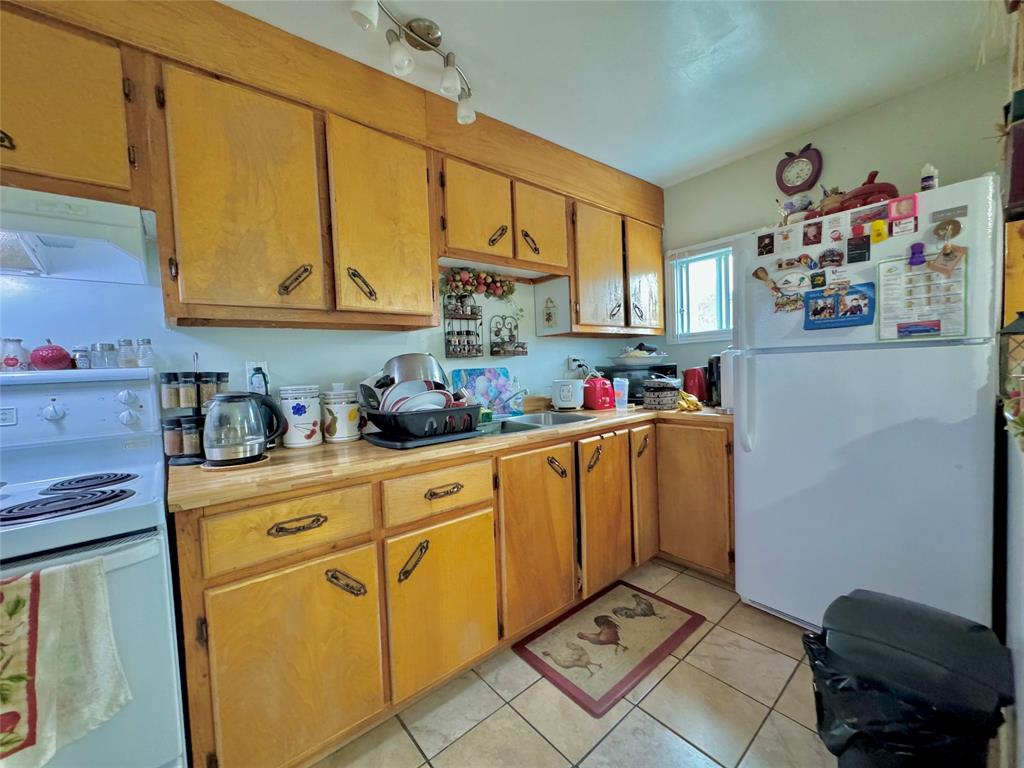 7 VARDY'S AVENUE, CLARENVILLE, Newfoundland, Canada A5A 2A4, ,8 BathroomsBathrooms,Residential,For Sale,VARDY'S AVENUE,5886