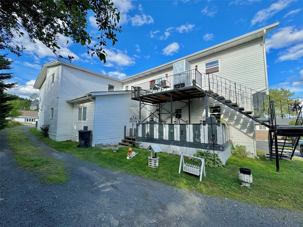 7 VARDY'S AVENUE, CLARENVILLE, Newfoundland, Canada A5A 2A4, ,8 BathroomsBathrooms,Residential,For Sale,VARDY'S AVENUE,5886