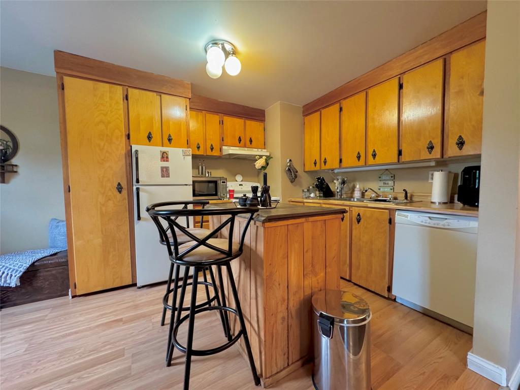 7 VARDY'S AVENUE, CLARENVILLE, Newfoundland, Canada A5A 2A4, ,8 BathroomsBathrooms,Residential,For Sale,VARDY'S AVENUE,5886
