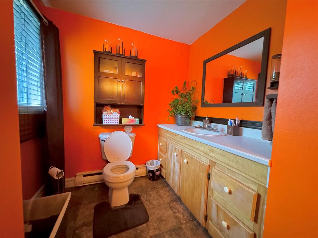 7 VARDY'S AVENUE, CLARENVILLE, Newfoundland, Canada A5A 2A4, ,8 BathroomsBathrooms,Residential,For Sale,VARDY'S AVENUE,5886