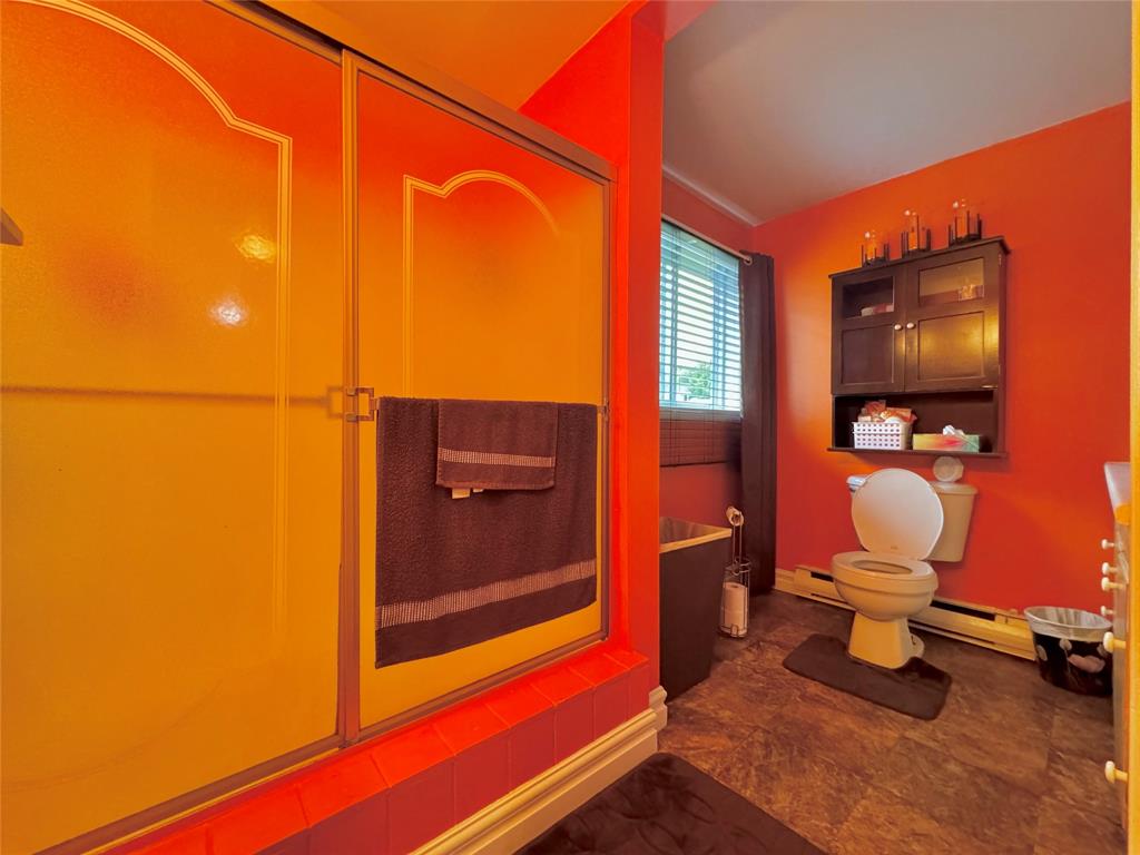 7 VARDY'S AVENUE, CLARENVILLE, Newfoundland, Canada A5A 2A4, ,8 BathroomsBathrooms,Residential,For Sale,VARDY'S AVENUE,5886