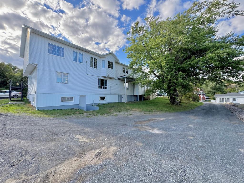 7 VARDY'S AVENUE, CLARENVILLE, Newfoundland, Canada A5A 2A4, ,8 BathroomsBathrooms,Residential,For Sale,VARDY'S AVENUE,5886