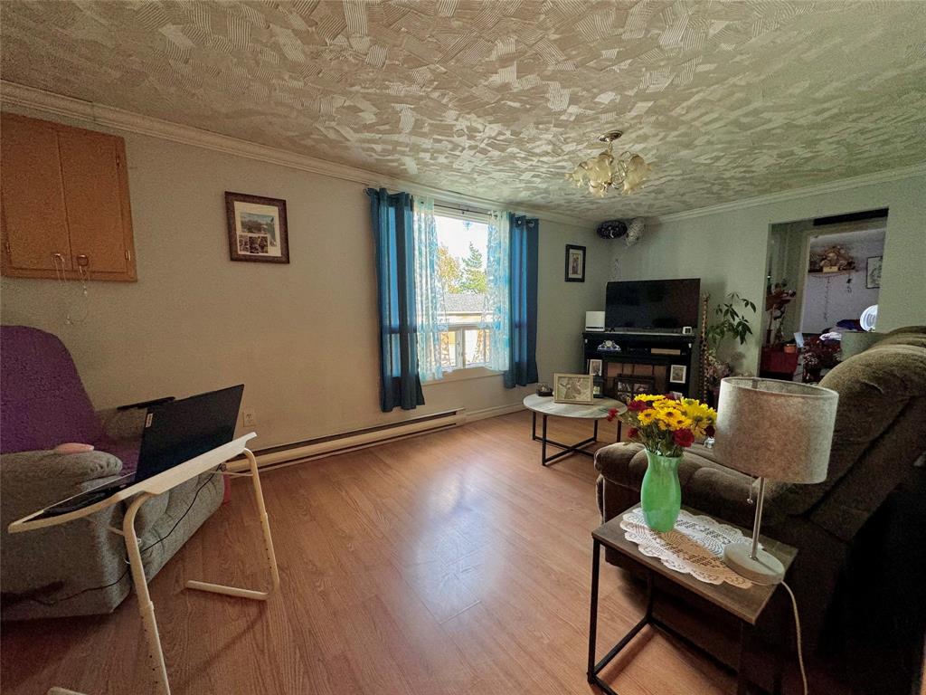 7 VARDY'S AVENUE, CLARENVILLE, Newfoundland, Canada A5A 2A4, ,8 BathroomsBathrooms,Residential,For Sale,VARDY'S AVENUE,5886