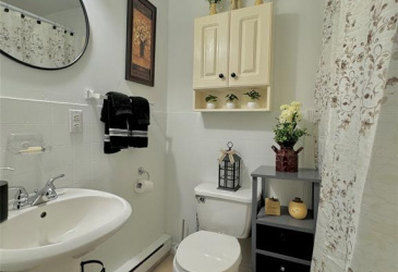 7 VARDY'S AVENUE, CLARENVILLE, Newfoundland, Canada A5A 2A4, ,8 BathroomsBathrooms,Residential,For Sale,VARDY'S AVENUE,5886
