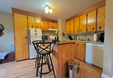 7 VARDY'S AVENUE, CLARENVILLE, Newfoundland, Canada A5A 2A4, ,8 BathroomsBathrooms,Residential,For Sale,VARDY'S AVENUE,5886