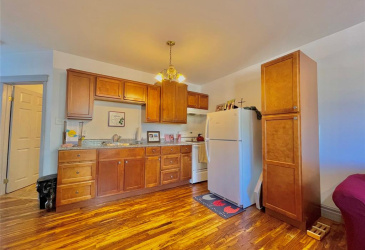7 VARDY'S AVENUE, CLARENVILLE, Newfoundland, Canada A5A 2A4, ,8 BathroomsBathrooms,Residential,For Sale,VARDY'S AVENUE,5886