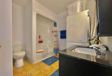 7 VARDY'S AVENUE, CLARENVILLE, Newfoundland, Canada A5A 2A4, ,8 BathroomsBathrooms,Residential,For Sale,VARDY'S AVENUE,5886