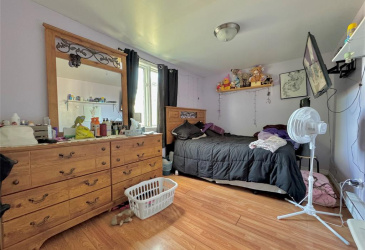 7 VARDY'S AVENUE, CLARENVILLE, Newfoundland, Canada A5A 2A4, ,8 BathroomsBathrooms,Residential,For Sale,VARDY'S AVENUE,5886