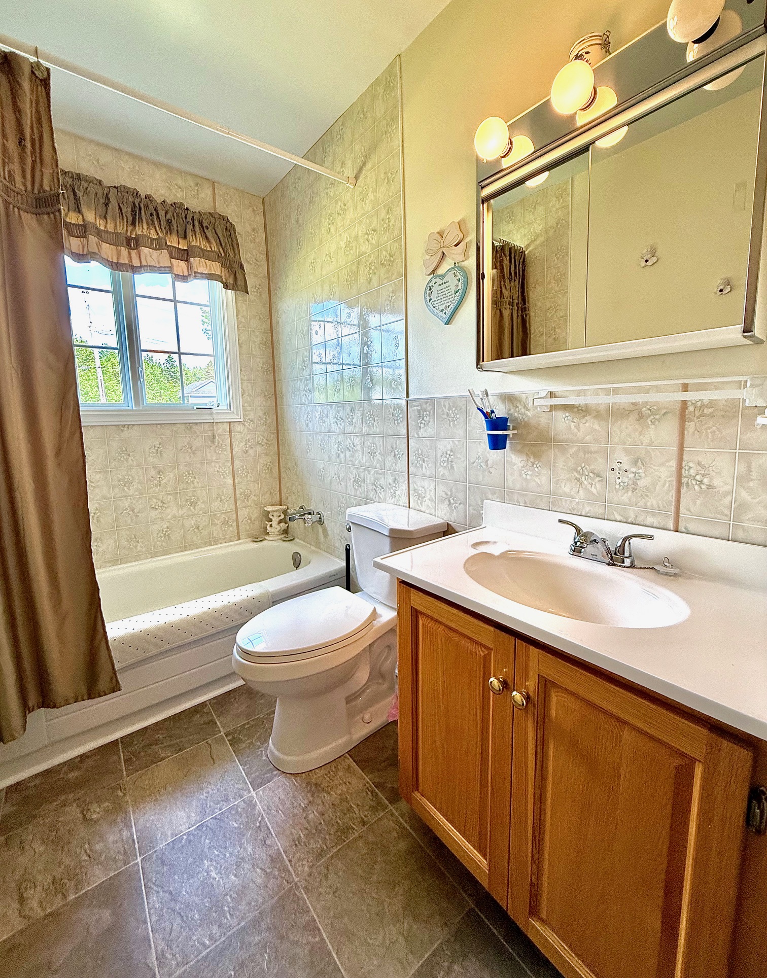 33 OCEANVIEW CRESCENT, BROOKLYN, Newfoundland, Canada A0C 1V0, ,1 BathroomBathrooms,Residential,Reduced,OCEANVIEW CRESCENT,5889