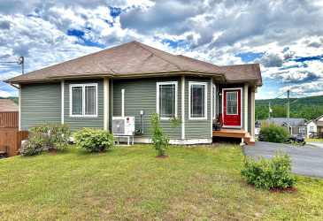 12 CLYDE AVENUE, CLARENVILLE, Newfoundland, Canada A5A 0B4, ,2 BathroomsBathrooms,Residential,Sold,CLYDE AVENUE,5892 12 CLYDE AVENUE, CLARENVILLE, Newfoundland, Canada A5A 0B4, ,2 BathroomsBathrooms,Residential,Sold,CLYDE AVENUE,5892