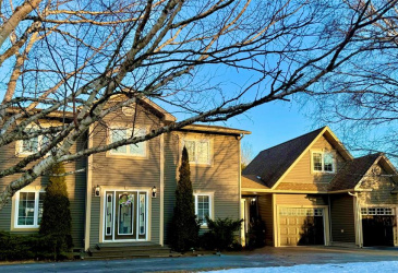 12 GLENVIEW ESTATES, CLARENVILLE, Newfoundland, Canada A5A 4H1, ,3 BathroomsBathrooms,Residential,Sold,GLENVIEW ESTATES,5901