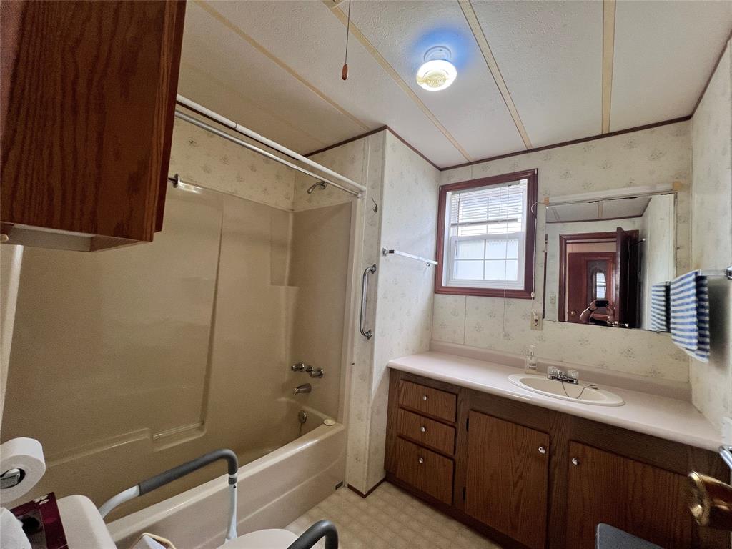 71 WATER STREET, BAY ROBERTS, Newfoundland, Canada A0A 1G0, ,1 BathroomBathrooms,Residential,Reduced,WATER STREET,5907