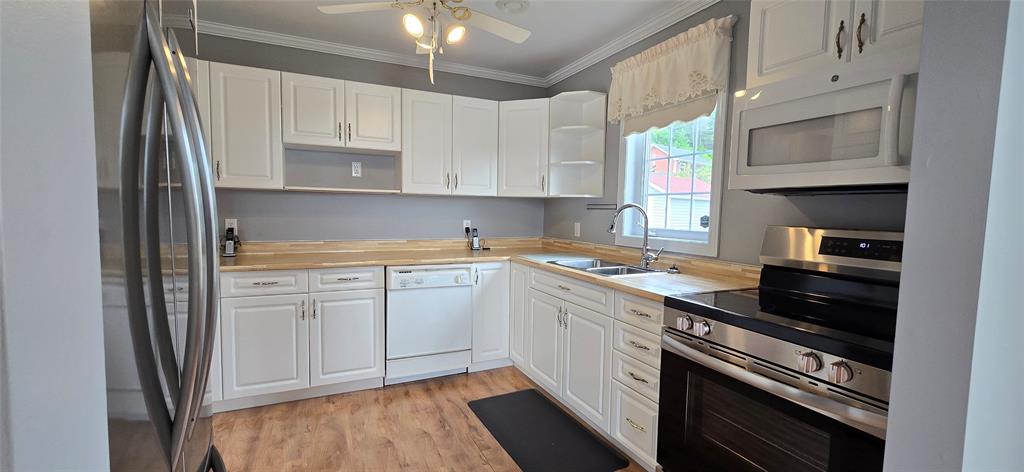 48 SALT POND ROAD, BURIN BAY ARM, Newfoundland, Canada A0E 1G0, ,2 BathroomsBathrooms,Residential,Sold,SALT POND ROAD,5909