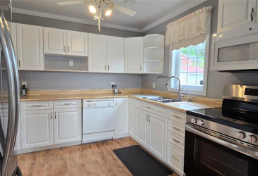 48 SALT POND ROAD, BURIN BAY ARM, Newfoundland, Canada A0E 1G0, ,2 BathroomsBathrooms,Residential,Sold,SALT POND ROAD,5909