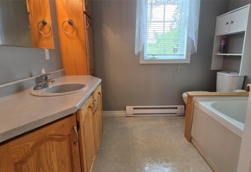 48 SALT POND ROAD, BURIN BAY ARM, Newfoundland, Canada A0E 1G0, ,2 BathroomsBathrooms,Residential,Sold,SALT POND ROAD,5909