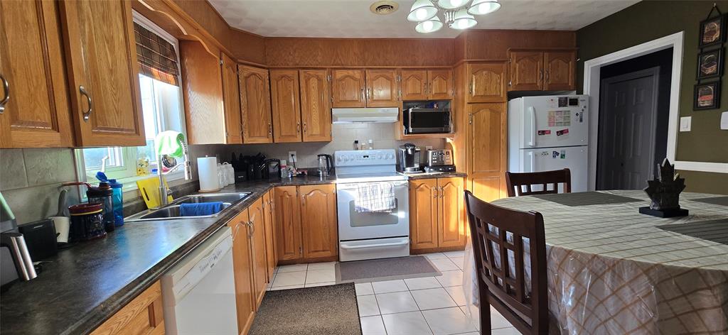 408 CRESTON BOULEVARD, MARYSTOWN, Newfoundland, Canada A0E 2M0, ,2.5 BathroomsBathrooms,Residential,For Sale,CRESTON BOULEVARD,5910