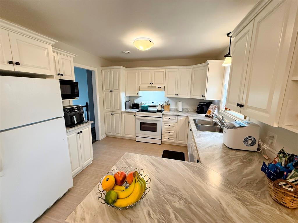 15 HIBERNIA DRIVE, CLARENVILLE, Newfoundland, Canada A5N 1H5, ,3 BathroomsBathrooms,Residential,Sold,HIBERNIA DRIVE,5933