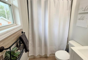 15 HIBERNIA DRIVE, CLARENVILLE, Newfoundland, Canada A5N 1H5, ,3 BathroomsBathrooms,Residential,Sold,HIBERNIA DRIVE,5933