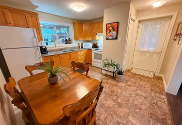 15 HIBERNIA DRIVE, CLARENVILLE, Newfoundland, Canada A5N 1H5, ,3 BathroomsBathrooms,Residential,Sold,HIBERNIA DRIVE,5933