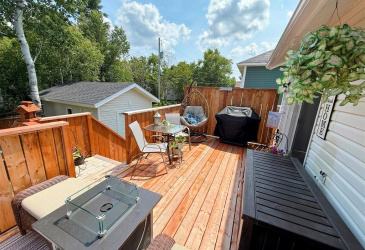 15 HIBERNIA DRIVE, CLARENVILLE, Newfoundland, Canada A5N 1H5, ,3 BathroomsBathrooms,Residential,Sold,HIBERNIA DRIVE,5933