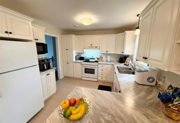 15 HIBERNIA DRIVE, CLARENVILLE, Newfoundland, Canada A5N 1H5, ,3 BathroomsBathrooms,Residential,Sold,HIBERNIA DRIVE,5933