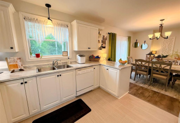 15 HIBERNIA DRIVE, CLARENVILLE, Newfoundland, Canada A5N 1H5, ,3 BathroomsBathrooms,Residential,Sold,HIBERNIA DRIVE,5933