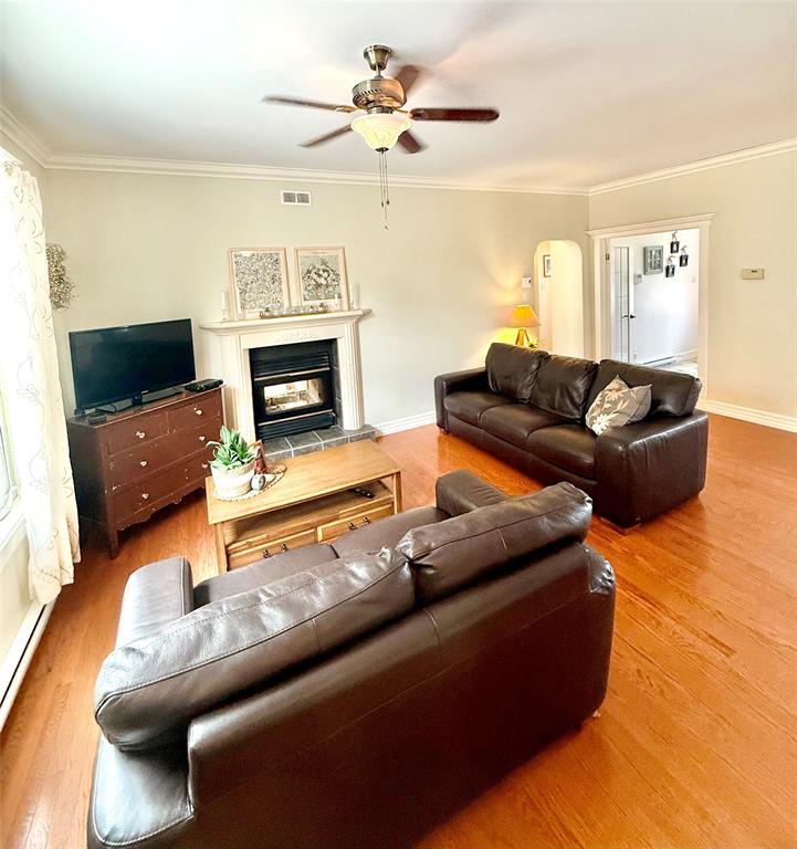 42 MUNICIPAL SQUARE, CLARENVILLE, Newfoundland, Canada A5A 1T2, ,2 BathroomsBathrooms,Residential,Sale Pending,MUNICIPAL SQUARE,5934