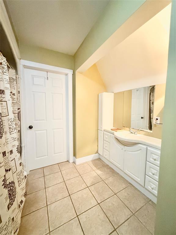42 MUNICIPAL SQUARE, CLARENVILLE, Newfoundland, Canada A5A 1T2, ,2 BathroomsBathrooms,Residential,Sale Pending,MUNICIPAL SQUARE,5934