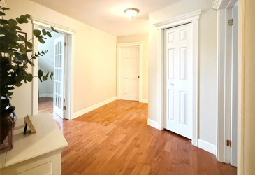 42 MUNICIPAL SQUARE, CLARENVILLE, Newfoundland, Canada A5A 1T2, ,2 BathroomsBathrooms,Residential,Sale Pending,MUNICIPAL SQUARE,5934