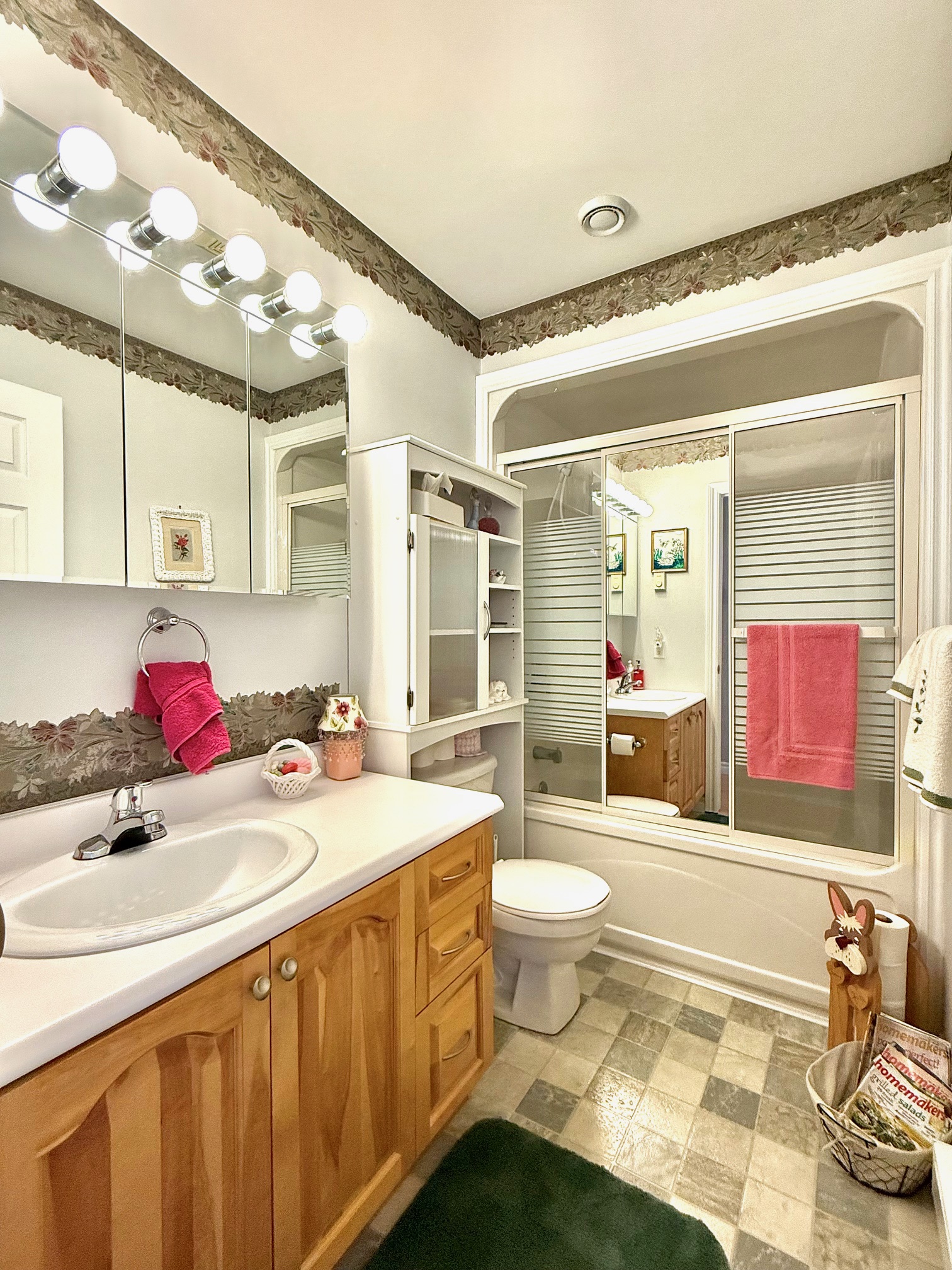 21 HIBERNIA DRIVE, CLARENVILLE, Newfoundland, Canada A5A 1H5, ,3 BathroomsBathrooms,Residential,Sale Pending,HIBERNIA DRIVE,5959