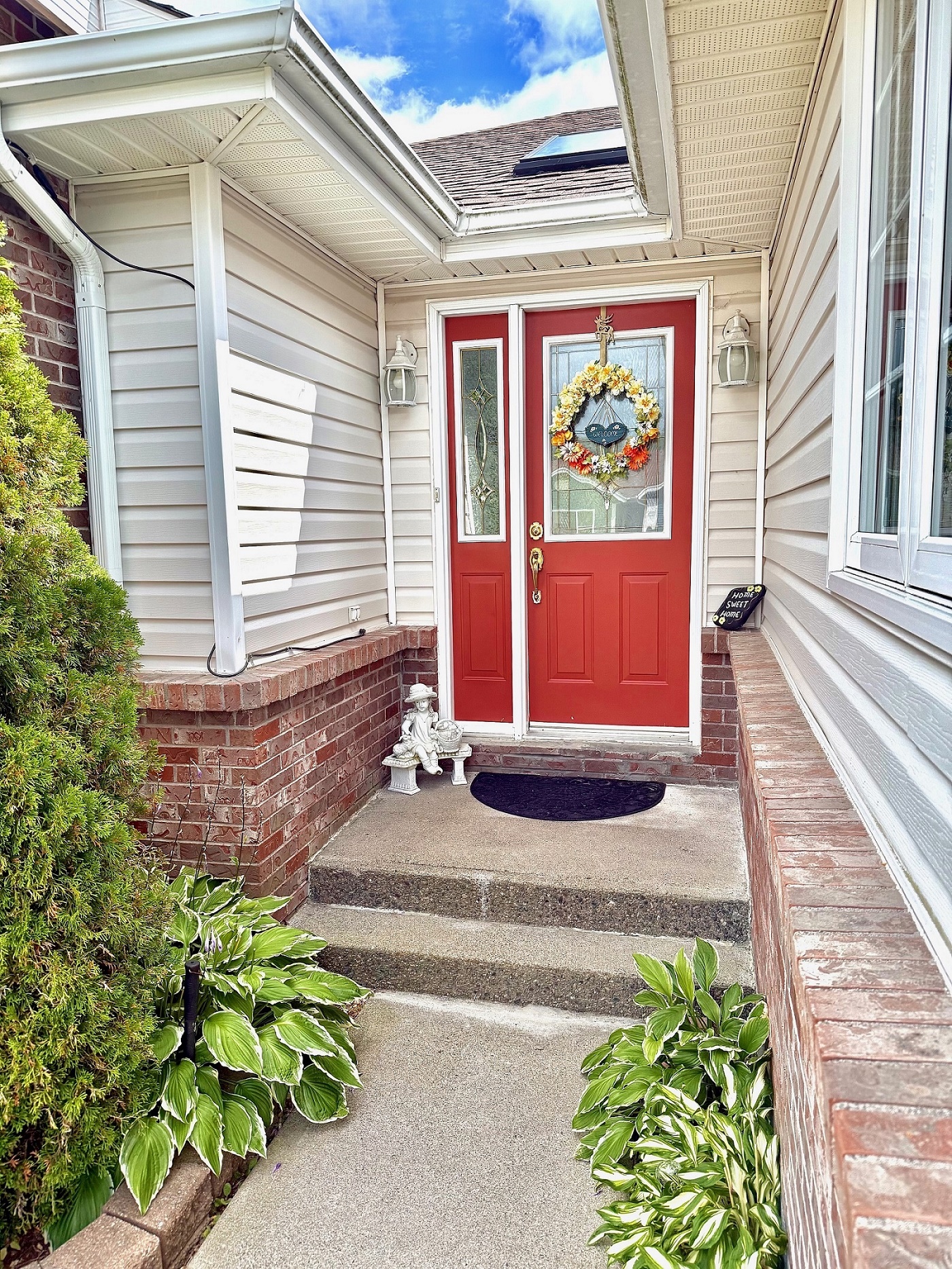 21 HIBERNIA DRIVE, CLARENVILLE, Newfoundland, Canada A5A 1H5, ,3 BathroomsBathrooms,Residential,Sale Pending,HIBERNIA DRIVE,5959