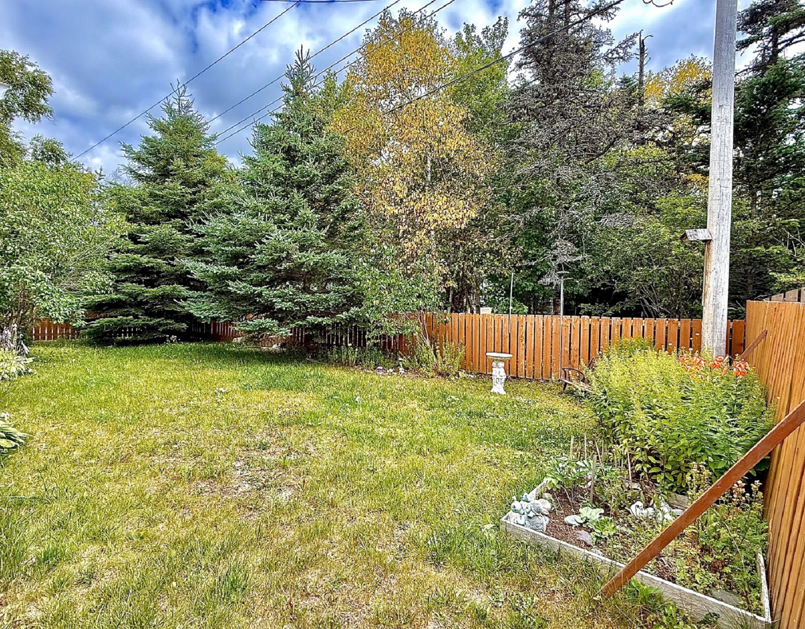 21 HIBERNIA DRIVE, CLARENVILLE, Newfoundland, Canada A5A 1H5, ,3 BathroomsBathrooms,Residential,Sale Pending,HIBERNIA DRIVE,5959