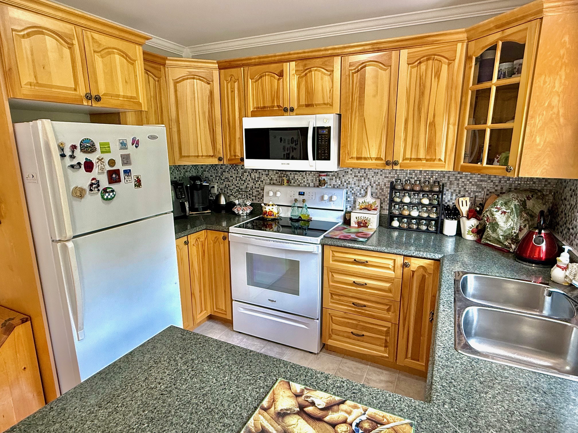 21 HIBERNIA DRIVE, CLARENVILLE, Newfoundland, Canada A5A 1H5, ,3 BathroomsBathrooms,Residential,Sale Pending,HIBERNIA DRIVE,5959