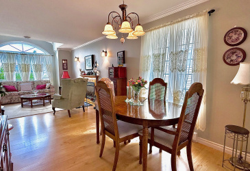 21 HIBERNIA DRIVE, CLARENVILLE, Newfoundland, Canada A5A 1H5, ,3 BathroomsBathrooms,Residential,Sale Pending,HIBERNIA DRIVE,5959