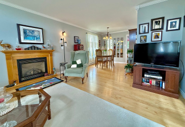21 HIBERNIA DRIVE, CLARENVILLE, Newfoundland, Canada A5A 1H5, ,3 BathroomsBathrooms,Residential,Sale Pending,HIBERNIA DRIVE,5959