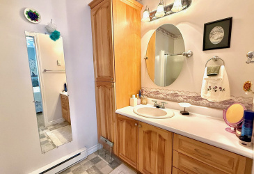21 HIBERNIA DRIVE, CLARENVILLE, Newfoundland, Canada A5A 1H5, ,3 BathroomsBathrooms,Residential,Sale Pending,HIBERNIA DRIVE,5959