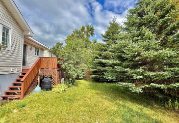 21 HIBERNIA DRIVE, CLARENVILLE, Newfoundland, Canada A5A 1H5, ,3 BathroomsBathrooms,Residential,Sale Pending,HIBERNIA DRIVE,5959