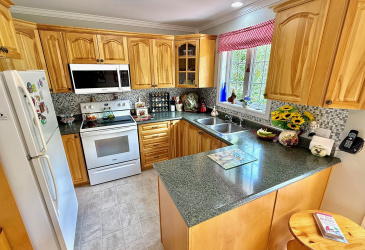21 HIBERNIA DRIVE, CLARENVILLE, Newfoundland, Canada A5A 1H5, ,3 BathroomsBathrooms,Residential,Sale Pending,HIBERNIA DRIVE,5959