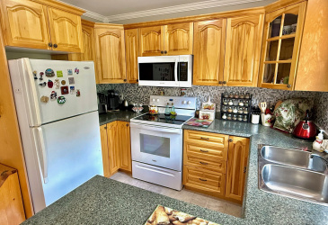 21 HIBERNIA DRIVE, CLARENVILLE, Newfoundland, Canada A5A 1H5, ,3 BathroomsBathrooms,Residential,Sale Pending,HIBERNIA DRIVE,5959