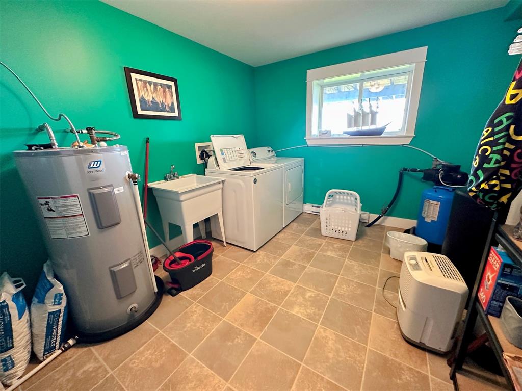 494 SMITH SOUND ROAD, BARTON, Newfoundland, Canada A5A 3A2, ,3 BathroomsBathrooms,Residential,For Sale,SMITH SOUND ROAD,5960