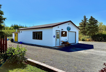 2 LUTHER'S LANE, SUNNYSIDE, Newfoundland, Canada A0B 3J0, ,2 BathroomsBathrooms,Residential,For Sale,LUTHER'S LANE,5962